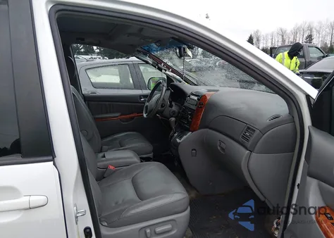 2006 Toyota Sienna Xle z USA, uszkodzony, nr VIN 5TDBA22C26S065317